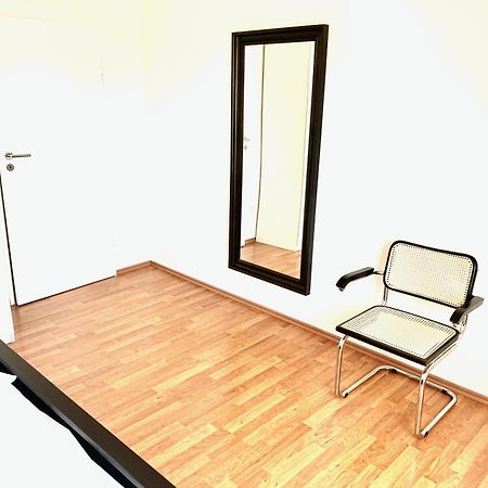 Super Zentral Begehrte Wohnlage Parkplatz Vor Haus Apartment Nuremberg Exterior photo